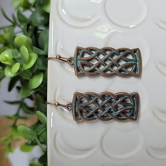WELSH KNOT WEAVE DROP EARRINGS - Picture 6 of 7